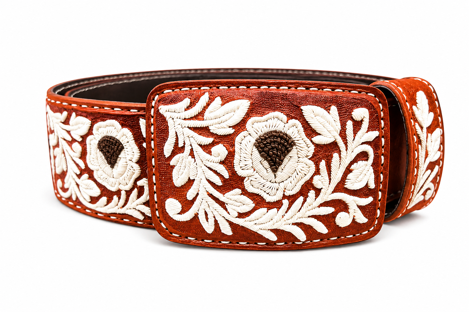 Cinturón charro de piel color coñac con bordado blanco